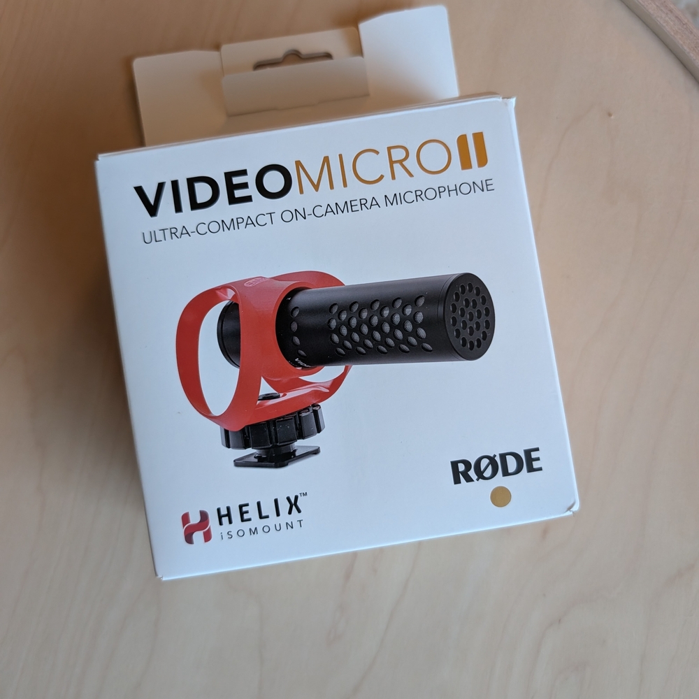 VideoMicro II Ultra-Compact On-Camera Microphone - Red